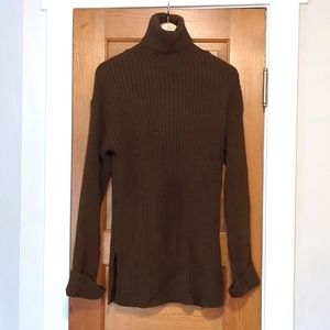 Ribbed Knitted Turtleneck